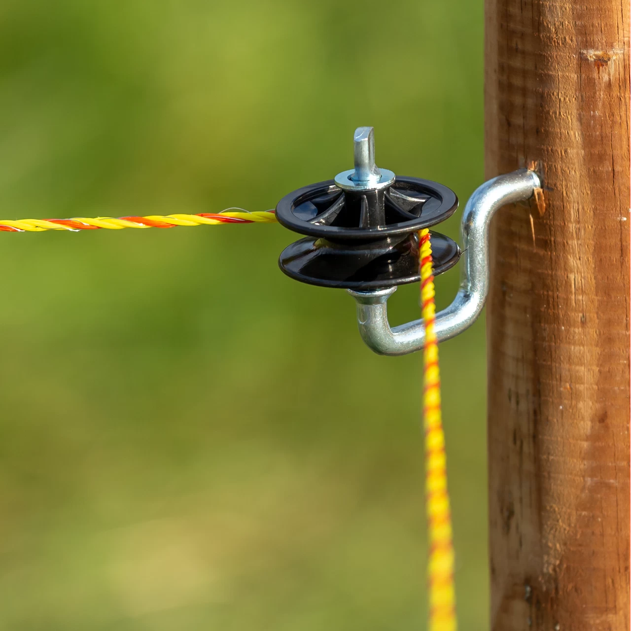 Isolatore per angolo, con vite da legno