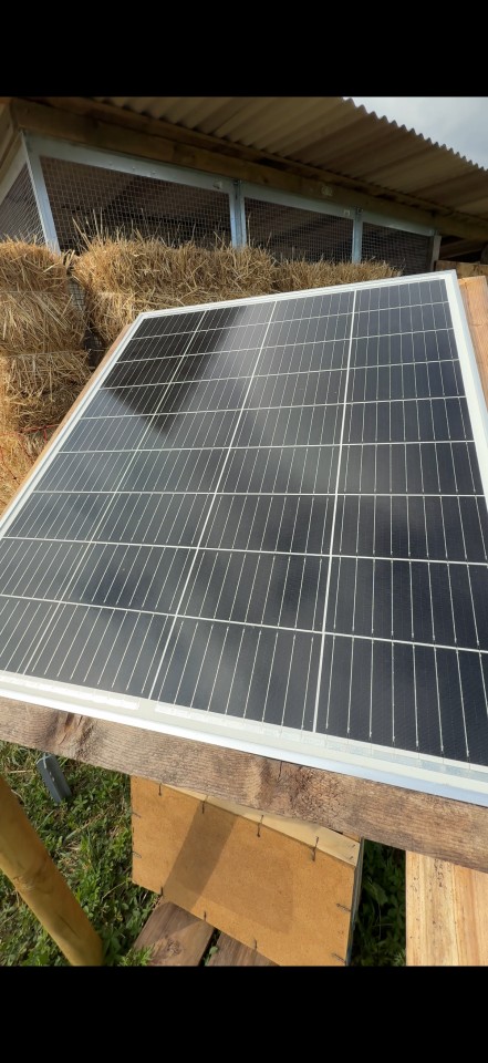 Recensione del prodotto - Panello solare monocristallino 100 W, con regolatore di carica - agroelectro.it