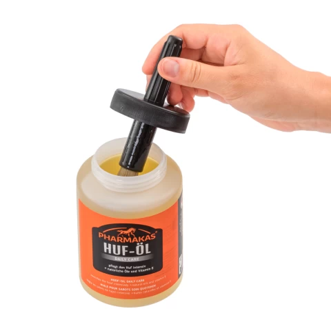 Olio per zoccoli con vitamina E e spazzola, Pharmakas, 475 ml