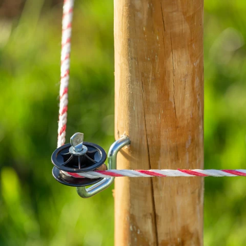 Isolatore per angolo, con vite da legno