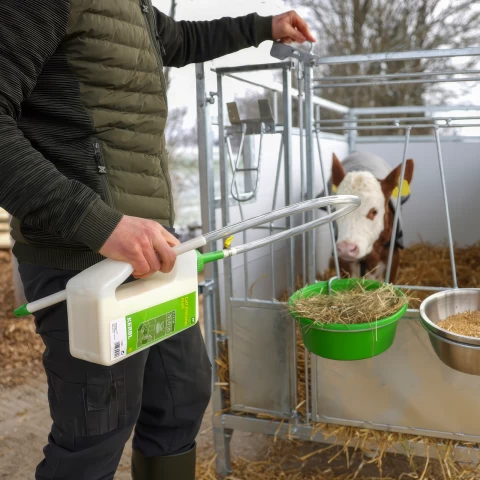 Bidone per la somministrazione di liquidi ai vitelli, con sistema di drenaggio, 2 litri